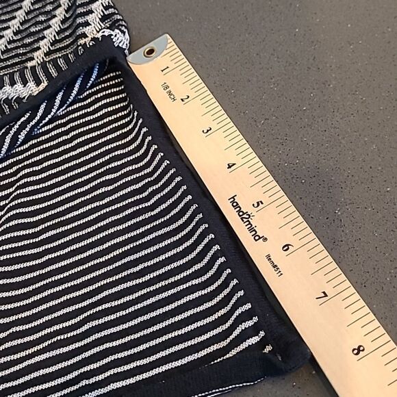 Dana Buchman sz L geometric design black and gray tunic top - Picture 8 of 10